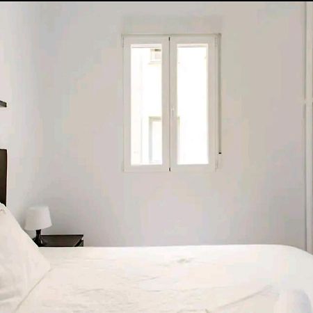 Comoda Habitacion Madrid Bagian luar foto
