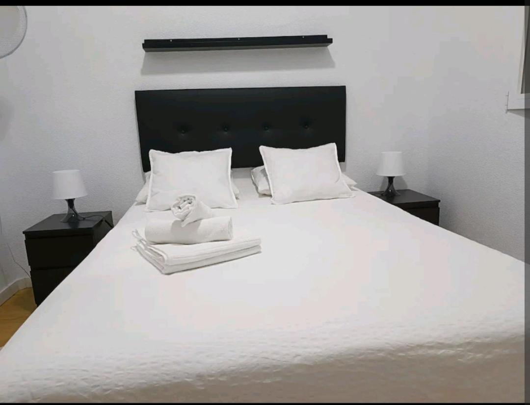 Comoda Habitacion Madrid Bagian luar foto