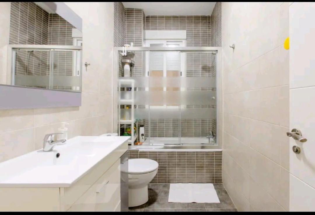 Comoda Habitacion Madrid Bagian luar foto