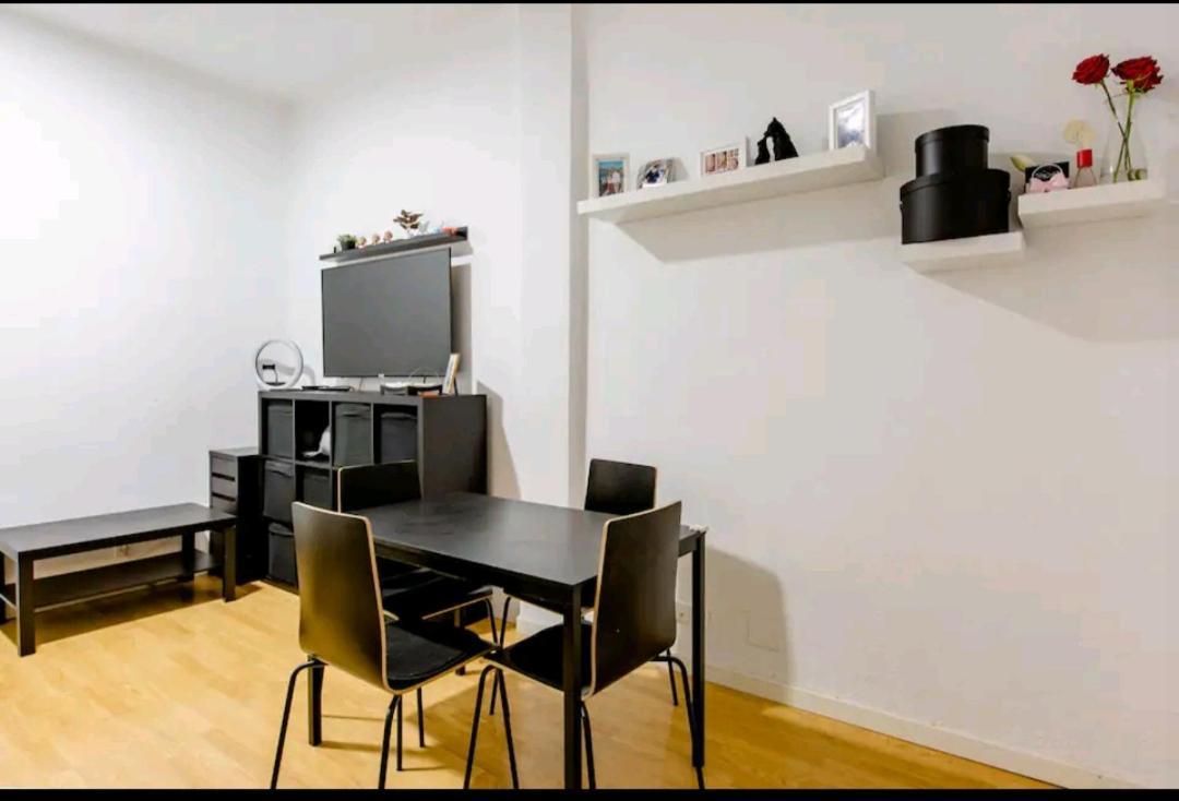 Comoda Habitacion Madrid Bagian luar foto