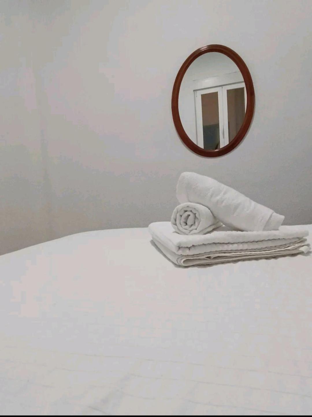 Comoda Habitacion Madrid Bagian luar foto