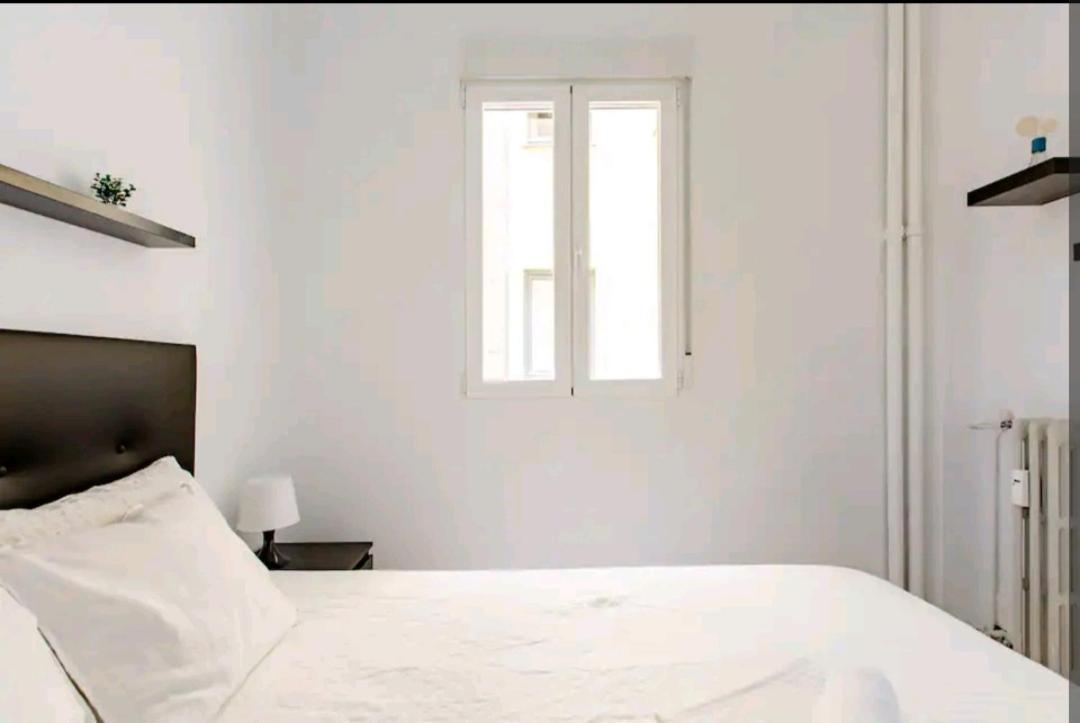 Comoda Habitacion Madrid Bagian luar foto